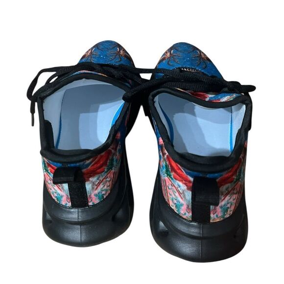 Women’s Santa Sneakers, Size US 6.5 (37) - Picture 6 of 7